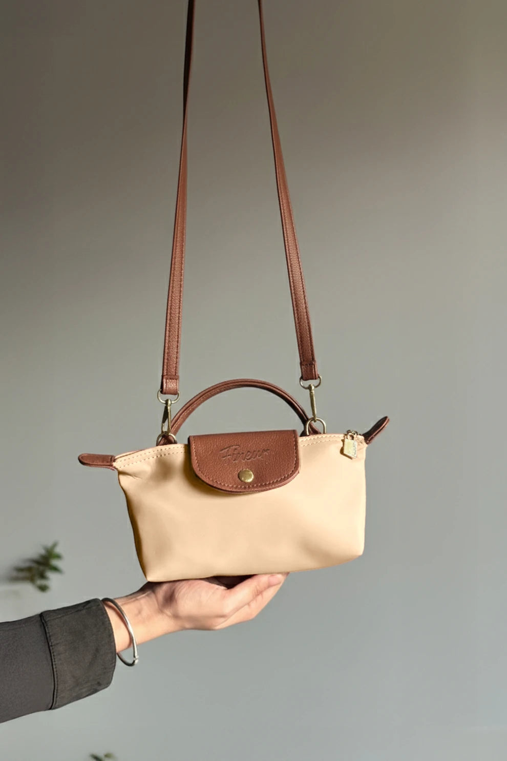 Culture Crossbody Champ - Latte Beige